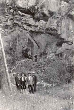 Jeskyně Na Turoldu - vstup v roce 1953