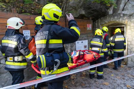 Hasičské cvičení záchrany lidí z hloubek v jeskyni Na Turoldu v Mikulově, 5. 11. 20241