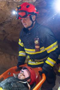 Hasičské cvičení záchrany lidí z hloubek v jeskyni Na Turoldu v Mikulově, 5. 11. 20241