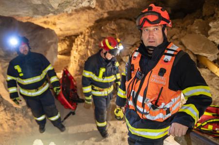 Hasičské cvičení záchrany lidí z hloubek v jeskyni Na Turoldu v Mikulově, 5. 11. 20241