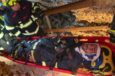 Hasičské cvičení záchrany lidí z hloubek v jeskyni Na Turoldu v Mikulově, 5. 11. 20241